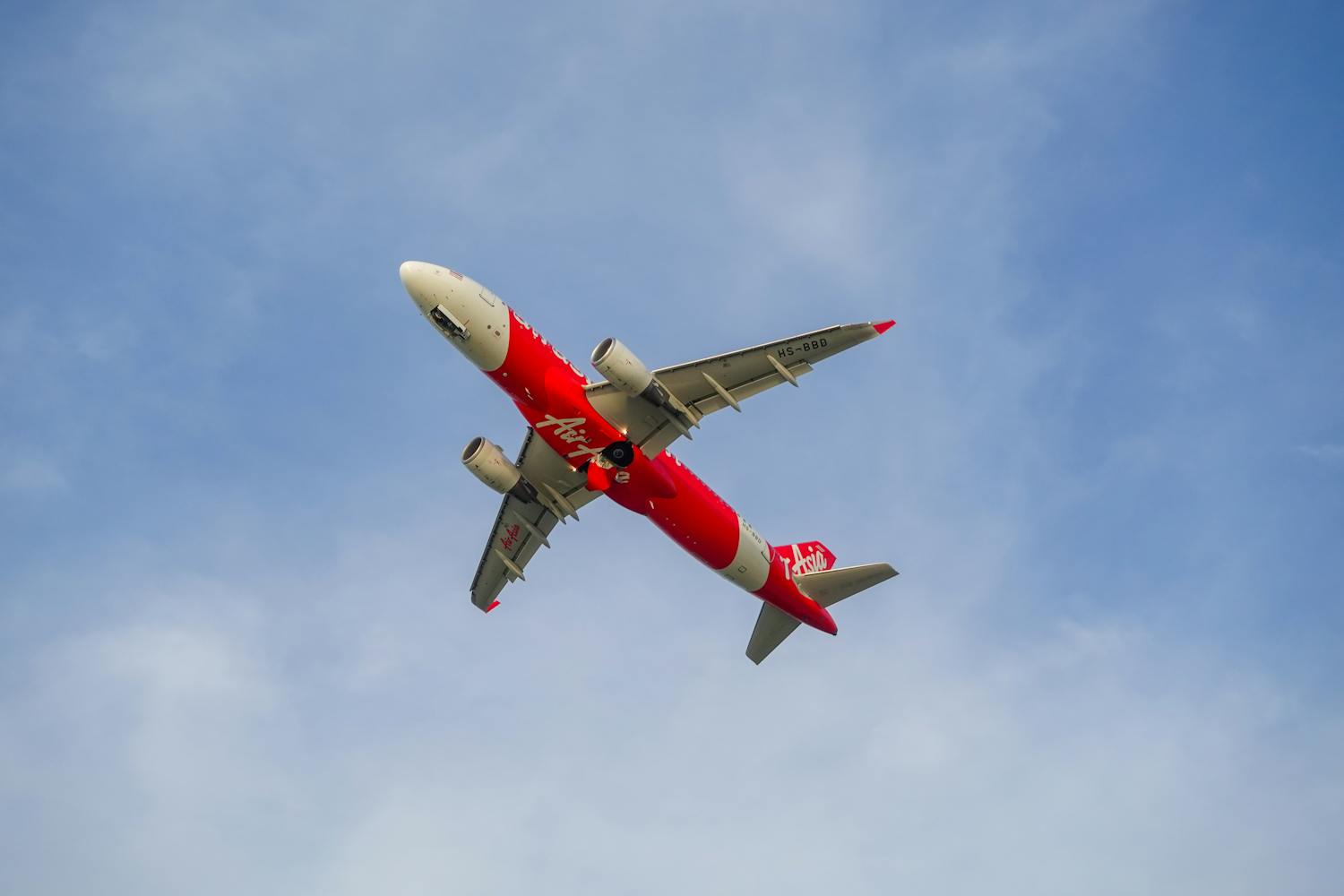 What Is a Low-Cost Airline and Should You Fly With One?